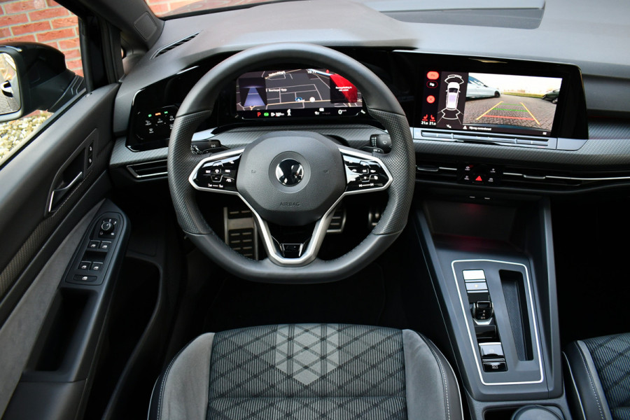 Volkswagen Golf 1.5 eTSI R-Line Pano 19inch Trekh IQ-light ACC Camera