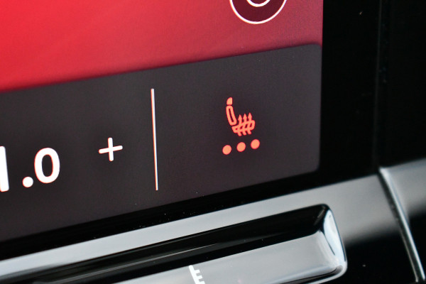 Volkswagen Golf 1.5 eTSI R-Line Pano 19inch Trekh IQ-light ACC Camera