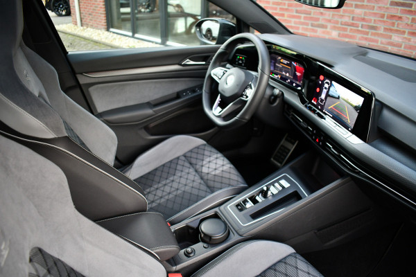 Volkswagen Golf 1.5 eTSI R-Line Pano 19inch Trekh IQ-light ACC Camera