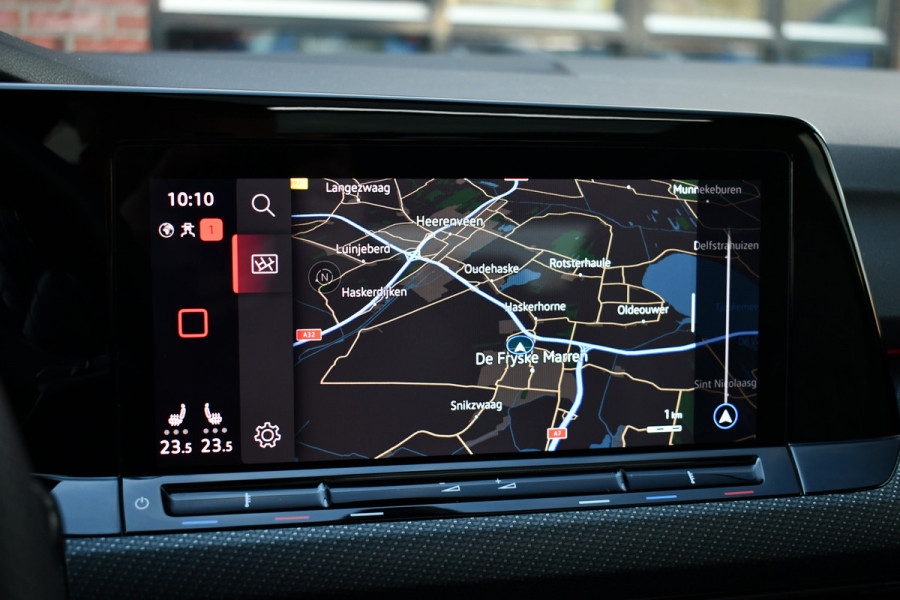 Volkswagen Golf 1.5 eTSI R-Line Pano 19inch Trekh IQ-light ACC Camera