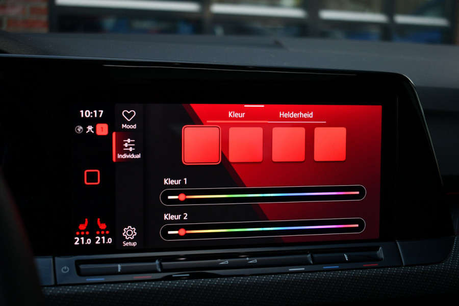 Volkswagen Golf 1.5 eTSI R-Line Pano 19inch Trekh IQ-light ACC Camera