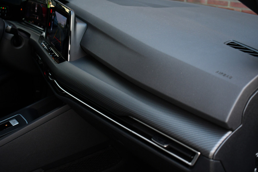 Volkswagen Golf 1.5 eTSI R-Line Pano 19inch Trekh IQ-light ACC Camera