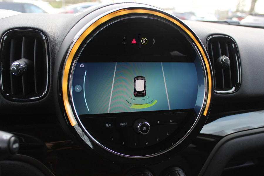 MINI Countryman 2.0 Cooper S ALL4 Classic / Trekhaak / Camera / Head-up / Keyless / 18'' / CarPlay / Stoelverwarming / DAB / Cruise Control