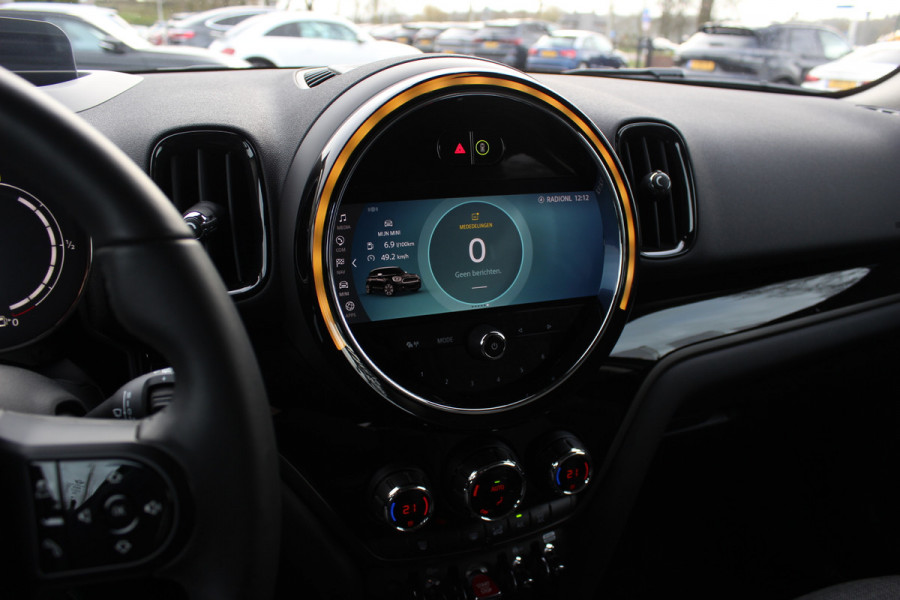 MINI Countryman 2.0 Cooper S ALL4 Classic / Trekhaak / Camera / Head-up / Keyless / 18'' / CarPlay / Stoelverwarming / DAB / Cruise Control