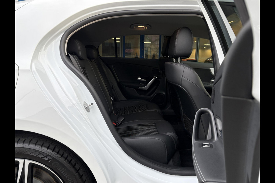 Mercedes-Benz A-Klasse 250 e Business Solution AMG Limited | Wegklapbare trekhaak | Stoelverwarming | Half leder | Camera