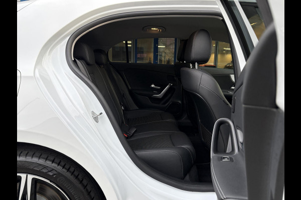 Mercedes-Benz A-Klasse 250 e Business Solution AMG Limited | Wegklapbare trekhaak | Stoelverwarming | Half leder | Camera
