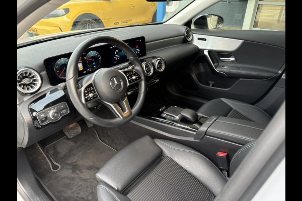 Mercedes-Benz A-Klasse 250 e Business Solution AMG Limited | Wegklapbare trekhaak | Stoelverwarming | Half leder | Camera