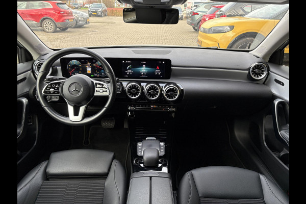 Mercedes-Benz A-Klasse 250 e Business Solution AMG Limited | Wegklapbare trekhaak | Stoelverwarming | Half leder | Camera