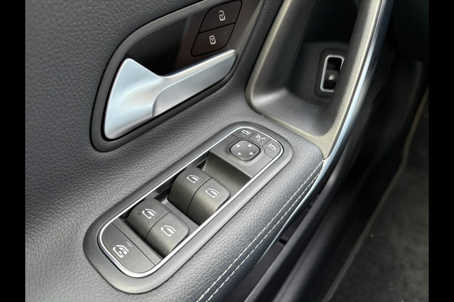Mercedes-Benz A-Klasse 250 e Business Solution AMG Limited | Wegklapbare trekhaak | Stoelverwarming | Half leder | Camera