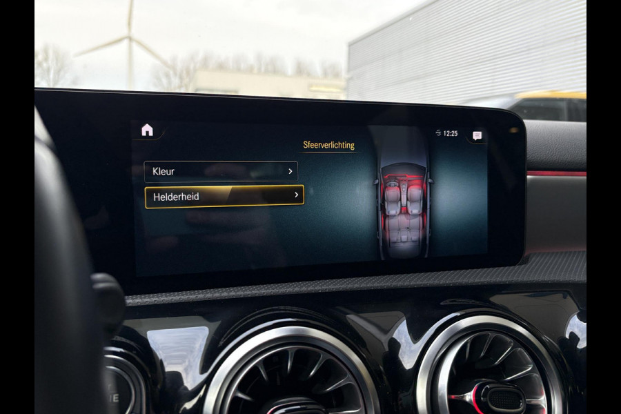 Mercedes-Benz A-Klasse 250 e Business Solution AMG Limited | Wegklapbare trekhaak | Stoelverwarming | Half leder | Camera