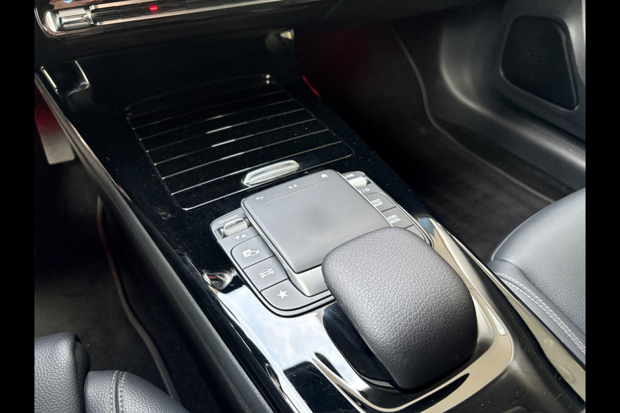 Mercedes-Benz A-Klasse 250 e Business Solution AMG Limited | Wegklapbare trekhaak | Stoelverwarming | Half leder | Camera