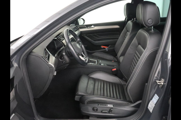 Volkswagen Passat 1.5 TSI R-Line | Nappaleder | Stoelverwarming | Camera | Carplay | Massage | Memory | Side Assist | Navigatie | Matrix LED | Adaptive cruise