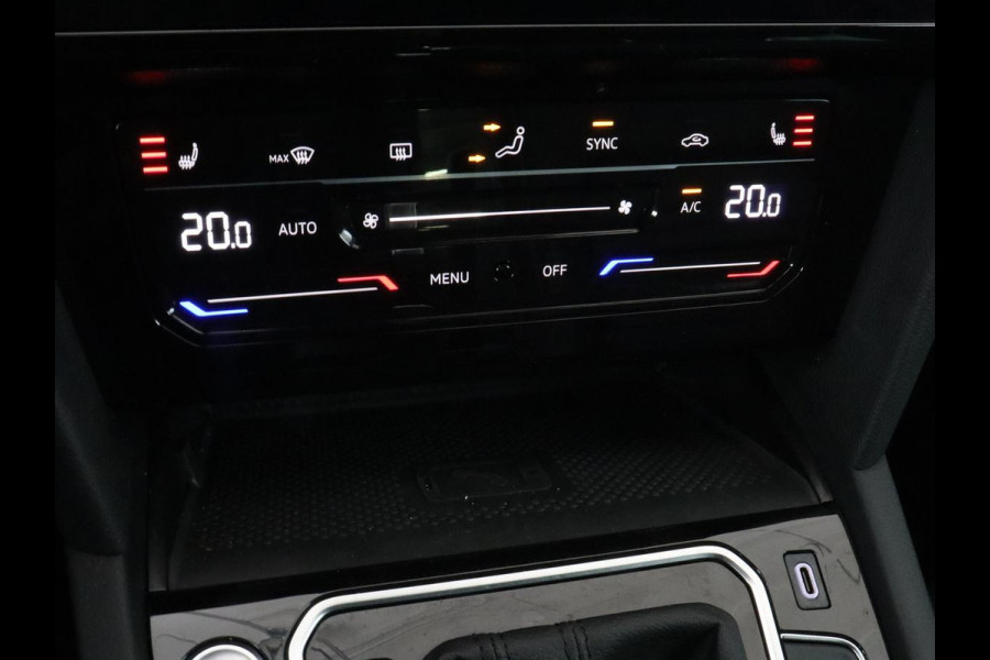 Volkswagen Passat 1.5 TSI R-Line | Nappaleder | Stoelverwarming | Camera | Carplay | Massage | Memory | Side Assist | Navigatie | Matrix LED | Adaptive cruise