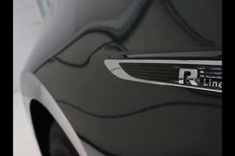 Volkswagen Passat 1.5 TSI R-Line | Nappaleder | Stoelverwarming | Camera | Carplay | Massage | Memory | Side Assist | Navigatie | Matrix LED | Adaptive cruise