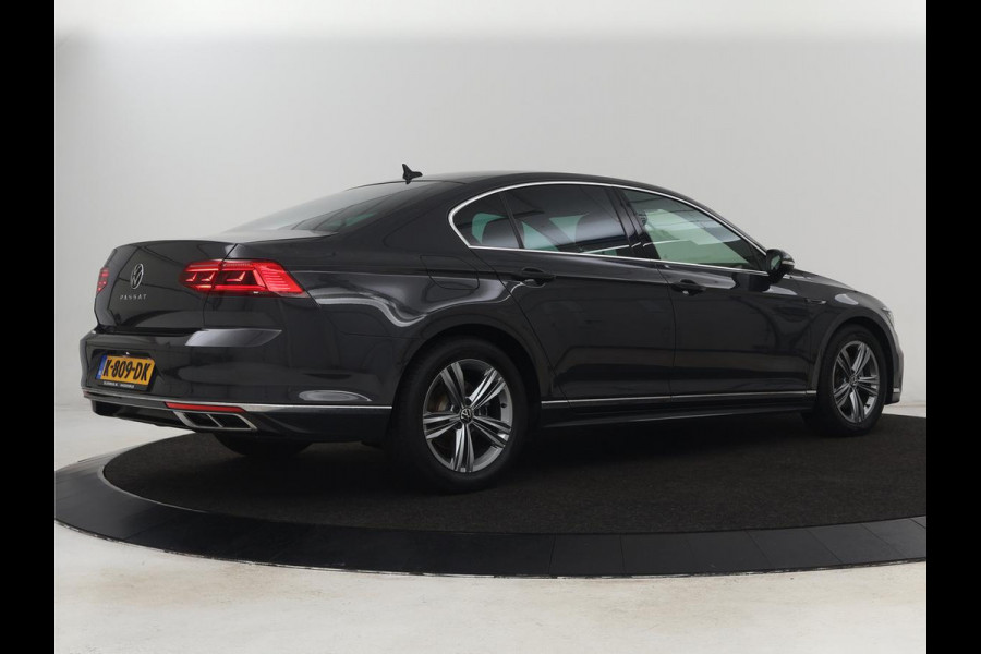 Volkswagen Passat 1.5 TSI R-Line | Nappaleder | Stoelverwarming | Camera | Carplay | Massage | Memory | Side Assist | Navigatie | Matrix LED | Adaptive cruise