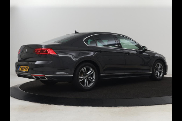 Volkswagen Passat 1.5 TSI R-Line | Nappaleder | Stoelverwarming | Camera | Carplay | Massage | Memory | Side Assist | Navigatie | Matrix LED | Adaptive cruise