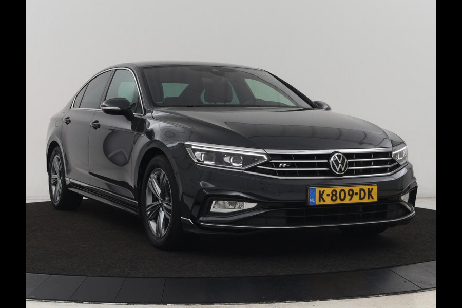 Volkswagen Passat 1.5 TSI R-Line | Nappaleder | Stoelverwarming | Camera | Carplay | Massage | Memory | Side Assist | Navigatie | Matrix LED | Adaptive cruise