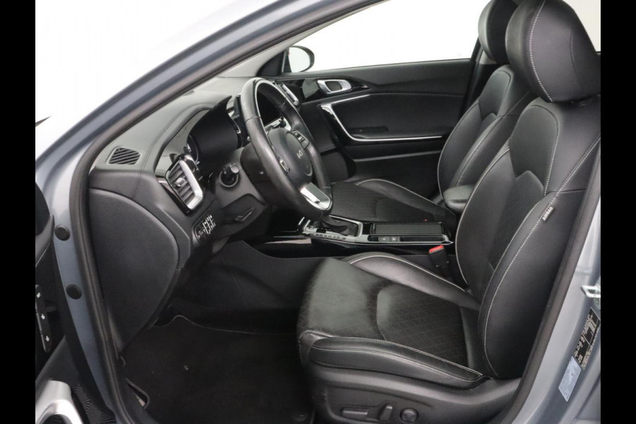 Kia Ceed 1.6 GDI PHEV ExecutiveLine | Panoramadak | Stoelventilatie | Trekhaak | Camera | Carplay | Adaptive cruise | Achterbankverwarming | Keyless | Navigatie | Full LED | Plug In