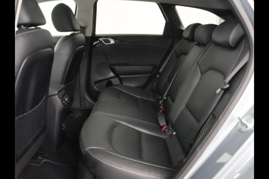 Kia Ceed 1.6 GDI PHEV ExecutiveLine | Panoramadak | Stoelventilatie | Trekhaak | Camera | Carplay | Adaptive cruise | Achterbankverwarming | Keyless | Navigatie | Full LED | Plug In