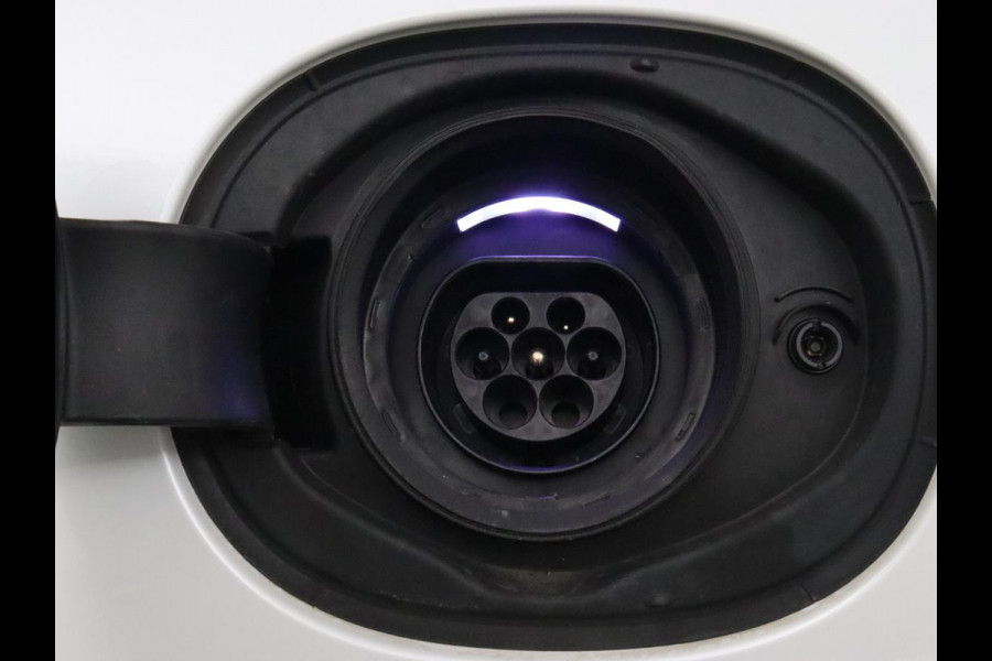 Volvo V90 2.0 T6 AWD Inscription Plug In | Panoramadak | Leder | Stoel & stuurverwarming | Trekhaak | Camera | Adaptive cruise | Carplay | Achterbankverwarming | 19'' | Harman/Kardon | PHEV