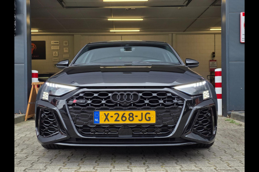 Audi RS3 Sportback 2.5 TFSI RS3 / Pano / B&O / Matrix LED / Dealer onderhouden / Full options / HUD / RS Zetels / GPS Track&Trace