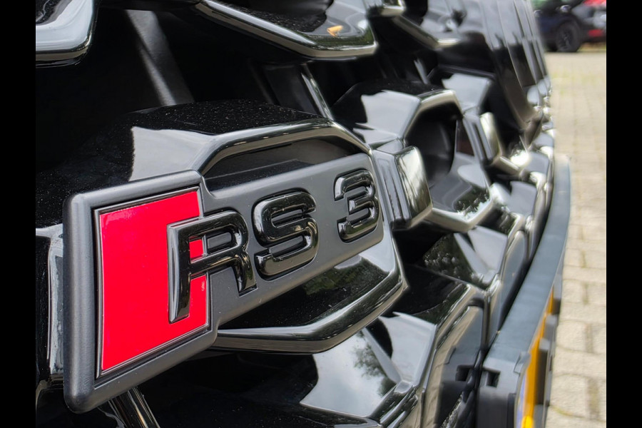 Audi RS3 Sportback 2.5 TFSI RS3 / Pano / B&O / Matrix LED / Dealer onderhouden / Full options / HUD / RS Zetels / GPS Track&Trace