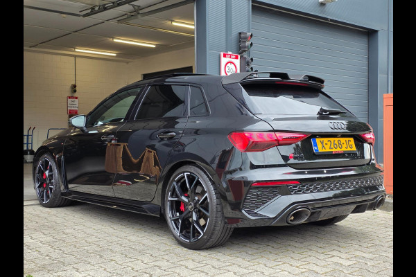 Audi RS3 Sportback 2.5 TFSI RS3 / Pano / B&O / Matrix LED / Dealer onderhouden / Full options / HUD / RS Zetels / GPS Track&Trace