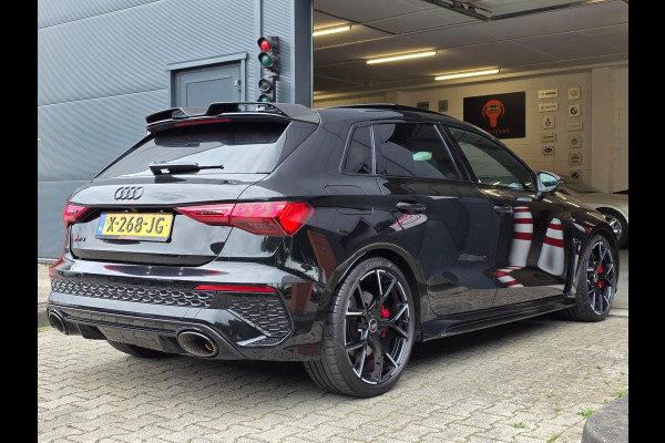 Audi RS3 Sportback 2.5 TFSI RS3 / Pano / B&O / Matrix LED / Dealer onderhouden / Full options / HUD / RS Zetels / GPS Track&Trace