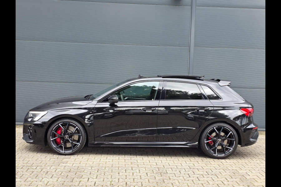 Audi RS3 Sportback 2.5 TFSI RS3 / Pano / B&O / Matrix LED / Dealer onderhouden / Full options / HUD / RS Zetels / GPS Track&Trace