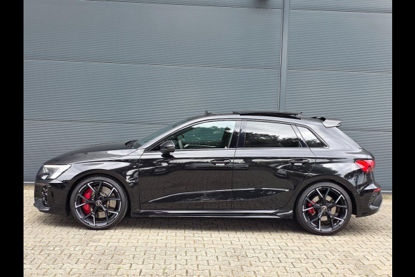 Audi RS3 Sportback 2.5 TFSI RS3 / Pano / B&O / Matrix LED / Dealer onderhouden / Full options / HUD / RS Zetels / GPS Track&Trace