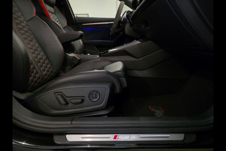 Audi RS3 Sportback 2.5 TFSI RS3 / Pano / B&O / Matrix LED / Dealer onderhouden / Full options / HUD / RS Zetels / GPS Track&Trace