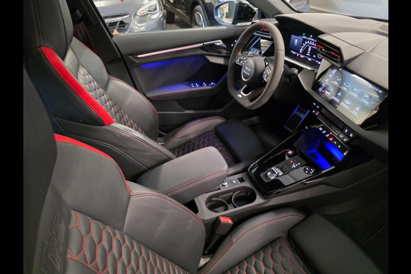 Audi RS3 Sportback 2.5 TFSI RS3 / Pano / B&O / Matrix LED / Dealer onderhouden / Full options / HUD / RS Zetels / GPS Track&Trace