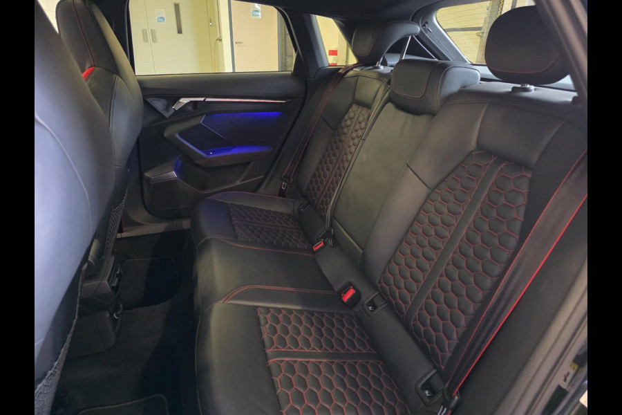 Audi RS3 Sportback 2.5 TFSI RS3 / Pano / B&O / Matrix LED / Dealer onderhouden / Full options / HUD / RS Zetels / GPS Track&Trace