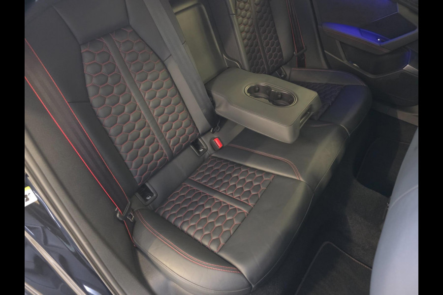 Audi RS3 Sportback 2.5 TFSI RS3 / Pano / B&O / Matrix LED / Dealer onderhouden / Full options / HUD / RS Zetels / GPS Track&Trace