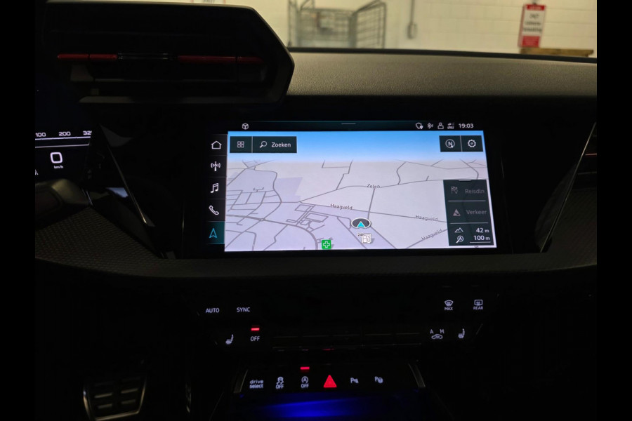 Audi RS3 Sportback 2.5 TFSI RS3 / Pano / B&O / Matrix LED / Dealer onderhouden / Full options / HUD / RS Zetels / GPS Track&Trace