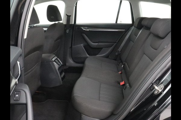 Škoda Octavia 1.0 TSI Style | Stoelverwarming | Camera | Trekhaak | Carplay | Navigatie | Canton Sound | Sfeerverlichting | Full LED | Climate control | Cruise control | Keyless