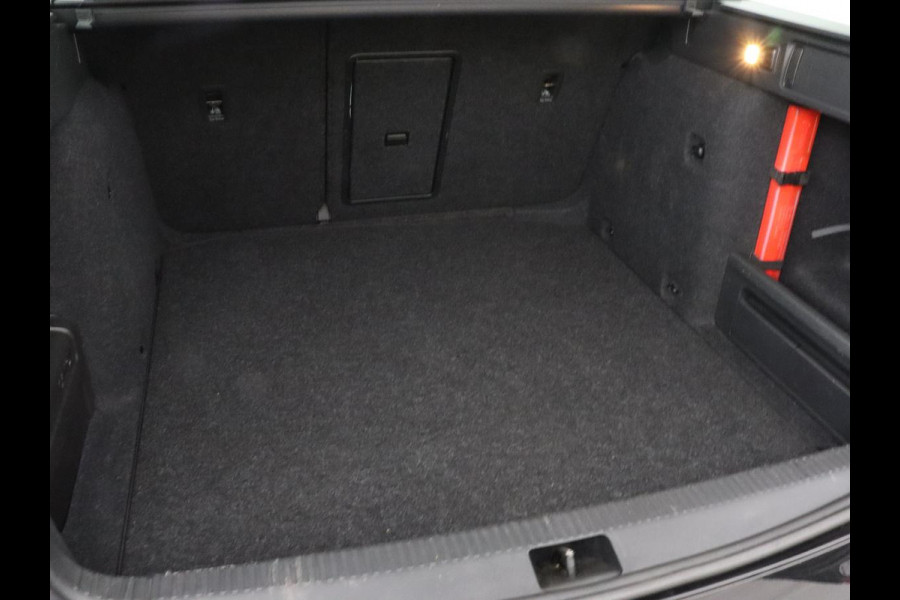 Škoda Octavia 1.0 TSI Style | Stoelverwarming | Camera | Trekhaak | Carplay | Navigatie | Canton Sound | Sfeerverlichting | Full LED | Climate control | Cruise control | Keyless