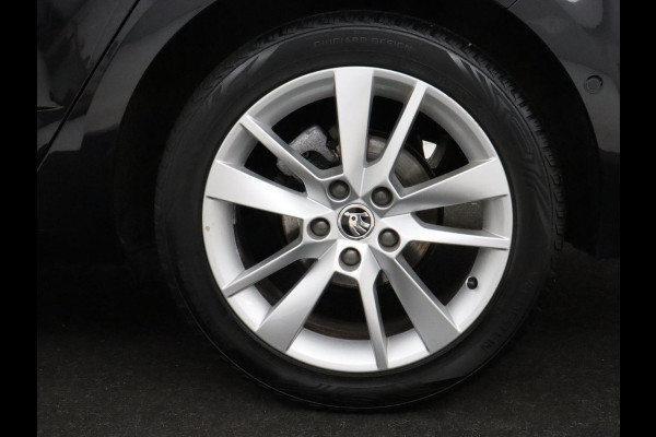 Škoda Octavia 1.0 TSI Style | Stoelverwarming | Camera | Trekhaak | Carplay | Navigatie | Canton Sound | Sfeerverlichting | Full LED | Climate control | Cruise control | Keyless