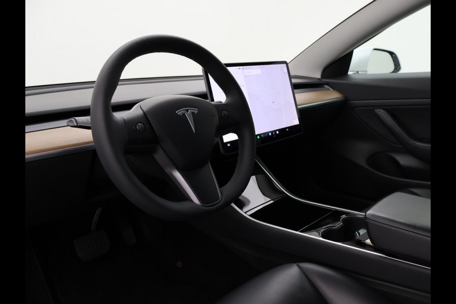 Tesla Model 3 60 kWh RWD *BTW* + LEDER | AUTOPILOT | PANORAMA | 3 CAMERA'S | PRIVACY GLASS