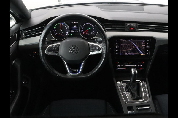 Volkswagen Passat 1.4 TSI GTE | Standkachel | Adaptive cruise | Stoelverwarming | Camera | Matrix LED | Carplay | Side Assist | Massage | PDC | Navigatie | PHEV | Plug In
