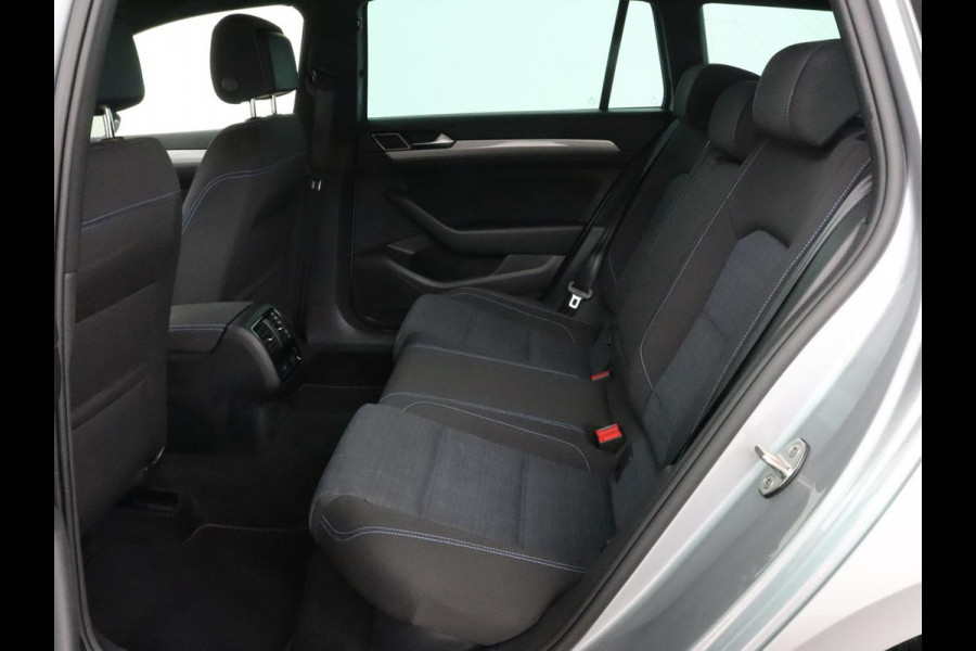 Volkswagen Passat 1.4 TSI GTE | Standkachel | Adaptive cruise | Stoelverwarming | Camera | Matrix LED | Carplay | Side Assist | Massage | PDC | Navigatie | PHEV | Plug In