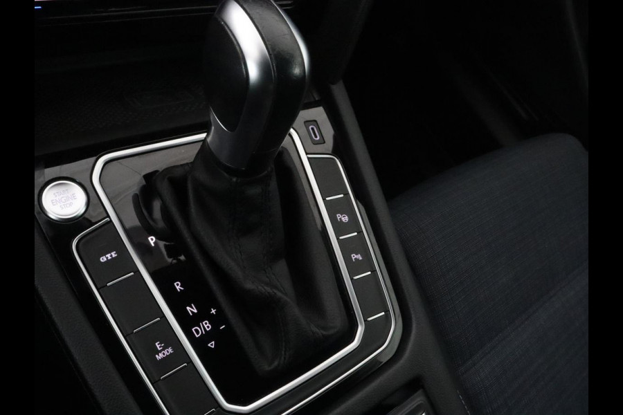 Volkswagen Passat 1.4 TSI GTE | Standkachel | Adaptive cruise | Stoelverwarming | Camera | Matrix LED | Carplay | Side Assist | Massage | PDC | Navigatie | PHEV | Plug In