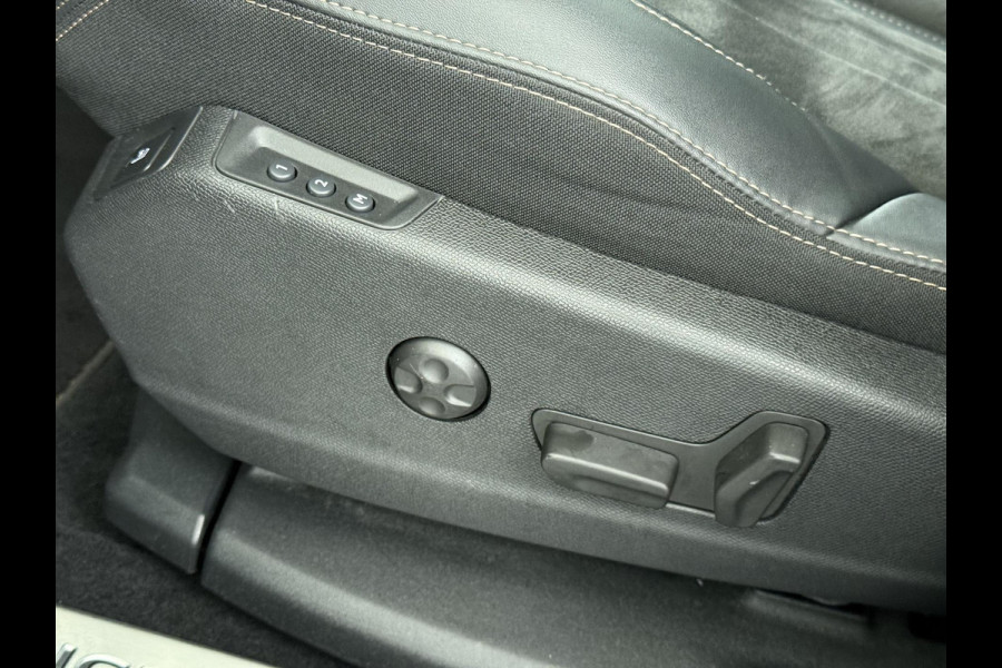 Peugeot 3008 1.6 HYbrid4 300 GT Pack Business SUPER COMPLEET| PHEV| BLACK PACK | PANO DAK | APPLE CARPLAY / ANDROID AUTO | AFN. TREKHAAK | FOCAL AUDIO | 300 PK! | MEM. STOEL MET MASSAGE |