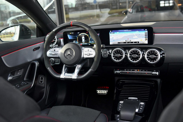 Mercedes-Benz CLA-Klasse 35 AMG 4MATIC. Pano, Distro+, 360, Multibeam, Sfeer, Dodeh, CarPlay!