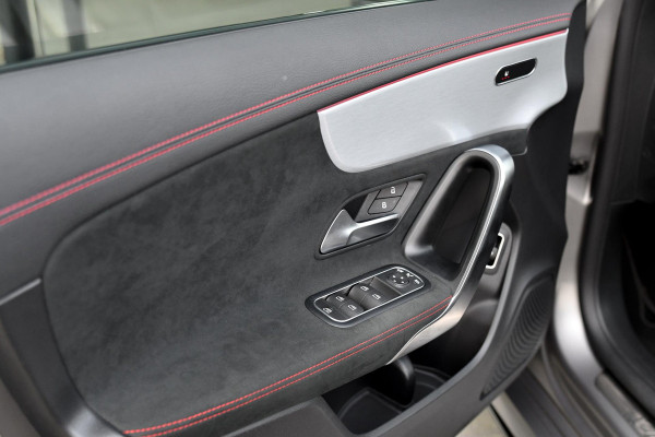 Mercedes-Benz CLA-Klasse 35 AMG 4MATIC. Pano, Distro+, 360, Multibeam, Sfeer, Dodeh, CarPlay!