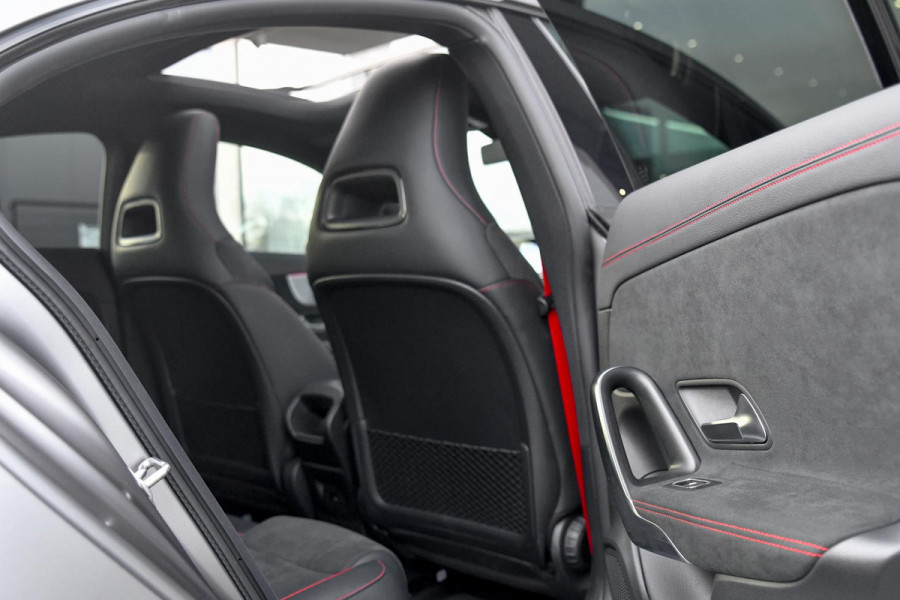 Mercedes-Benz CLA-Klasse 35 AMG 4MATIC. Pano, Distro+, 360, Multibeam, Sfeer, Dodeh, CarPlay!