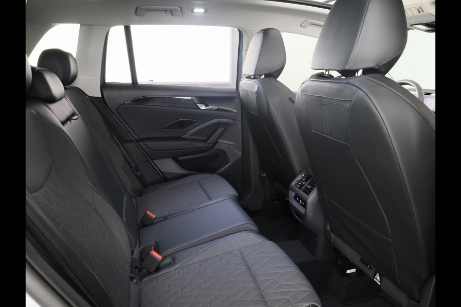 Volkswagen Tiguan 1.5 eHybrid Life Edition 204 PK | Automaat (DSG) | Panoramadak | Navigatie | Elektrische klep