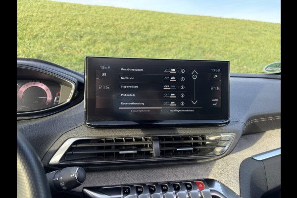 Peugeot 3008 1.6 PureTech GT Alcantara | Massagestoel | Pano | Camera achter | Nightvision