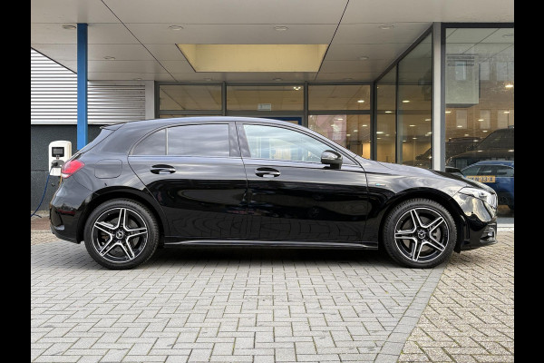 Mercedes-Benz A-Klasse 250 e AMG Line | Stoelverwarming | Navigatie | Getint glas | PDC | Climate contol