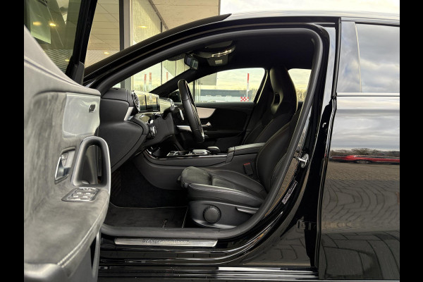 Mercedes-Benz A-Klasse 250 e AMG Line | Stoelverwarming | Navigatie | Getint glas | PDC | Climate contol